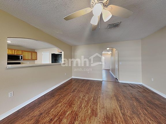 5th image of 934 Brenton Leaf Dr