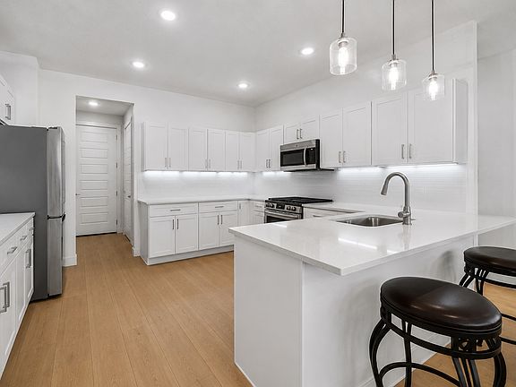 4th image of 9524 Thorncrown Ln