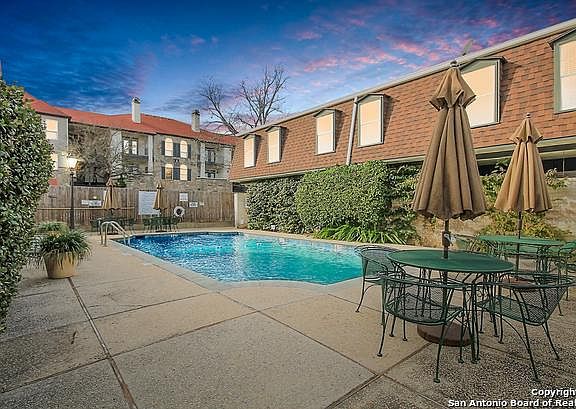 4th image of 1045 Shook Ave #138