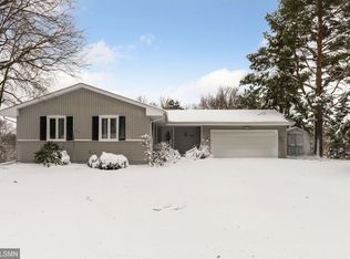 422 Iona Ln, Roseville, MN 55113