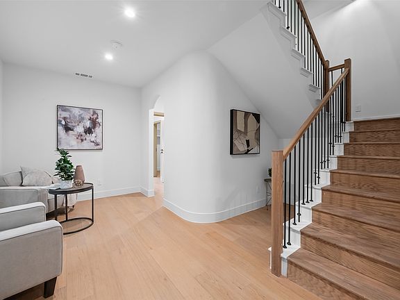 5th image of 1504 Holly Ave