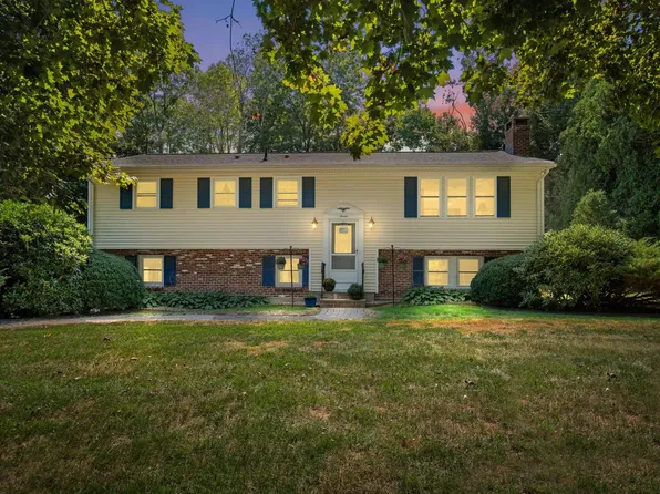 7 Taylor River Road, Hampton Falls, NH 03844