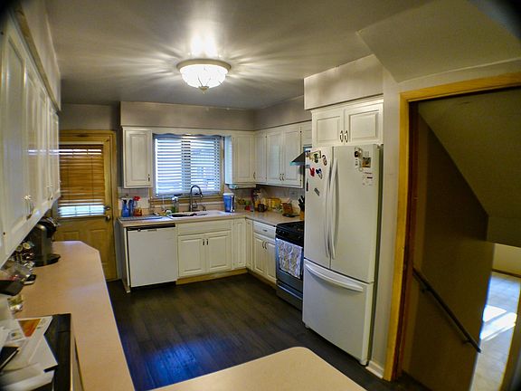 5th image of 9804 S Kolmar Ave