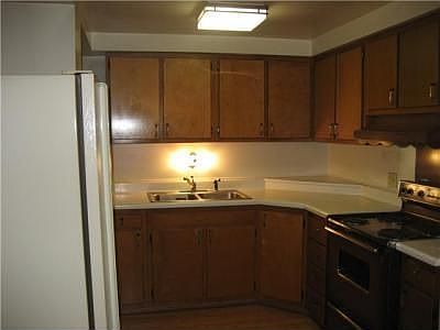 3rd image of 1663 Parkinson Dr
