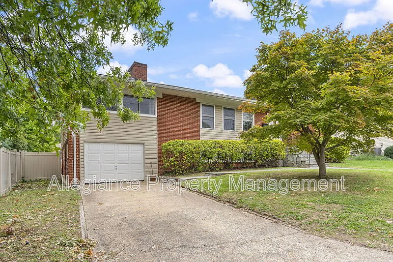4 bed, 2.0 bath, 1566 sqft, $4,295 — Photo 4