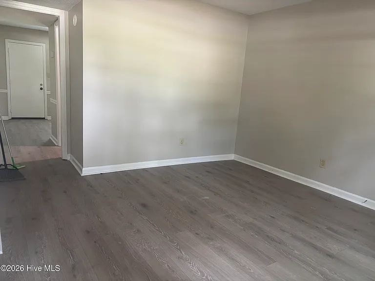 419 Evans Mill Cir — Photo 2