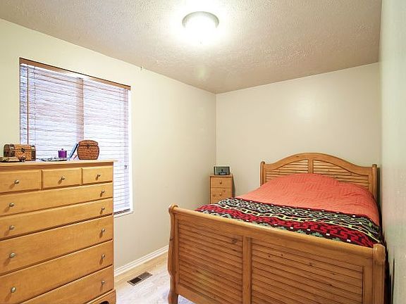 3rd image of 1339 W Countrywood Ln
