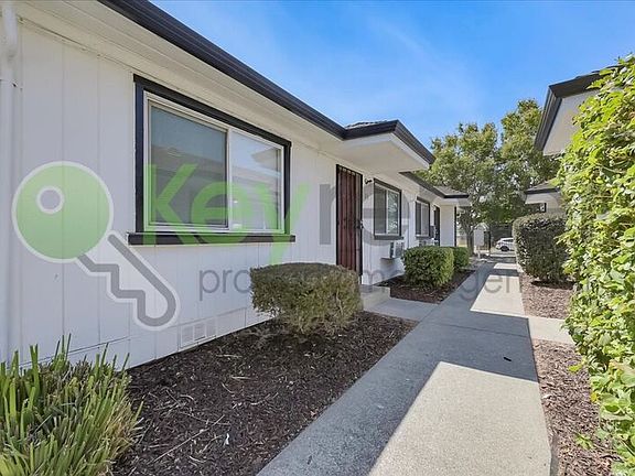 2nd image of 1065 Santiago Ave APT 6