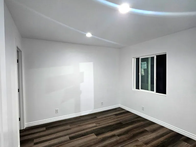 10208 Wadsworth Ave — Photo 6