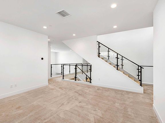 4th image of 20330 Willoughby Ln