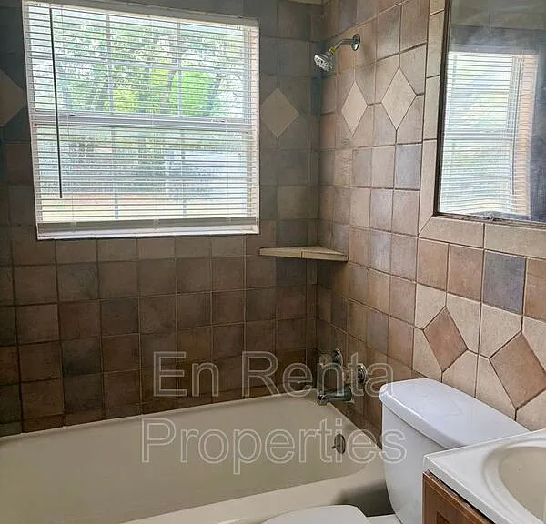 601 W Beach St — Photo 13