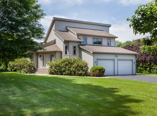 3 High Meadow Rd, Hadley, MA 01035