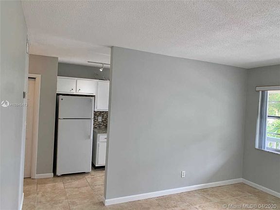 4th image of 604 NE 29th Dr #G