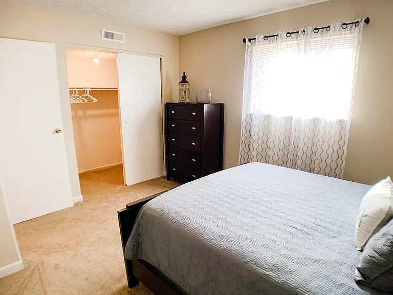 Oakwood Apartments — Photo 39