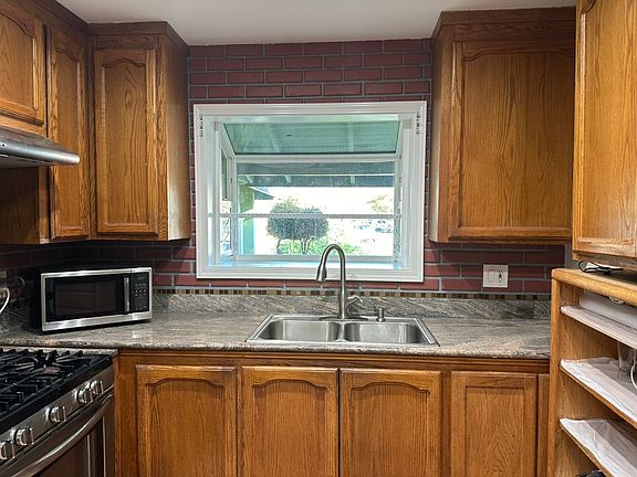 2nd image of 2895 Haughton Dr