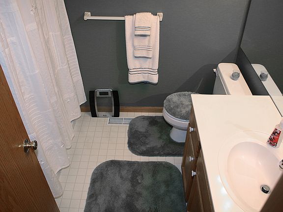 Upper full bath