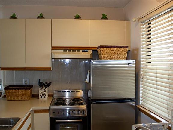 5th image of 1919 Bay Blvd APT B32