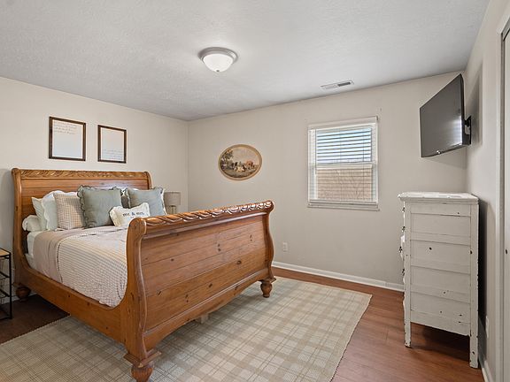 5th image of 141 Reservoir Ln