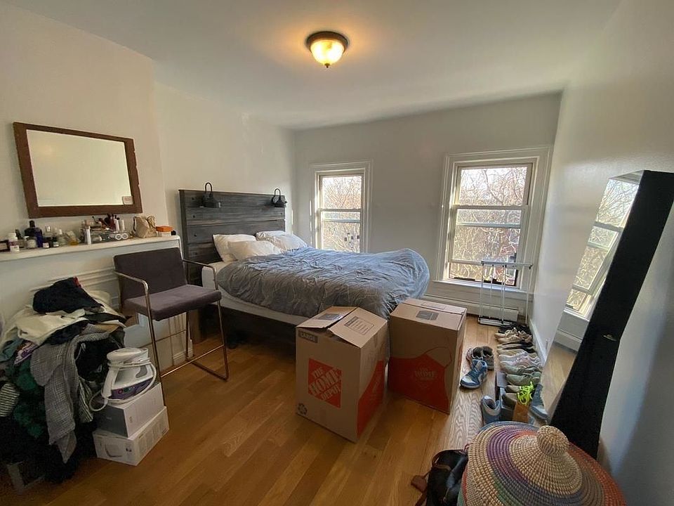 1st image of 369 Gates Ave APT 3