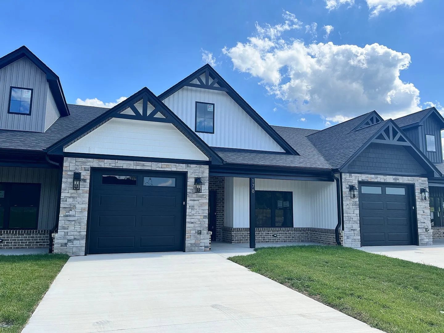 Beautiful large home in Augusta Springs community! — Photo 1