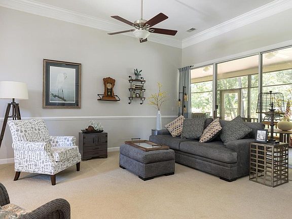 Front entry room with sliding glass door to enclosed back porch