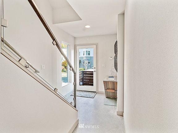 4th image of 9511 B 8th Avenue NW