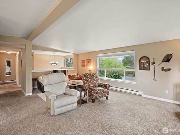 4th image of 170 E Country Club Drive N