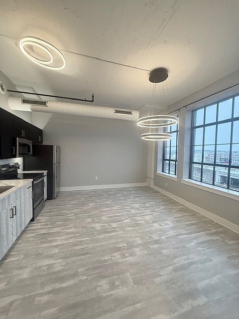 1st image of 221 S Ludlow St #504