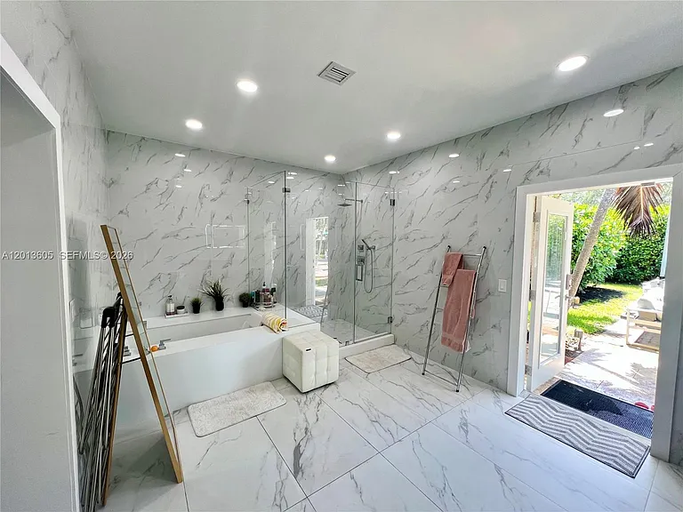 101 SW 58th Ave — Photo 14