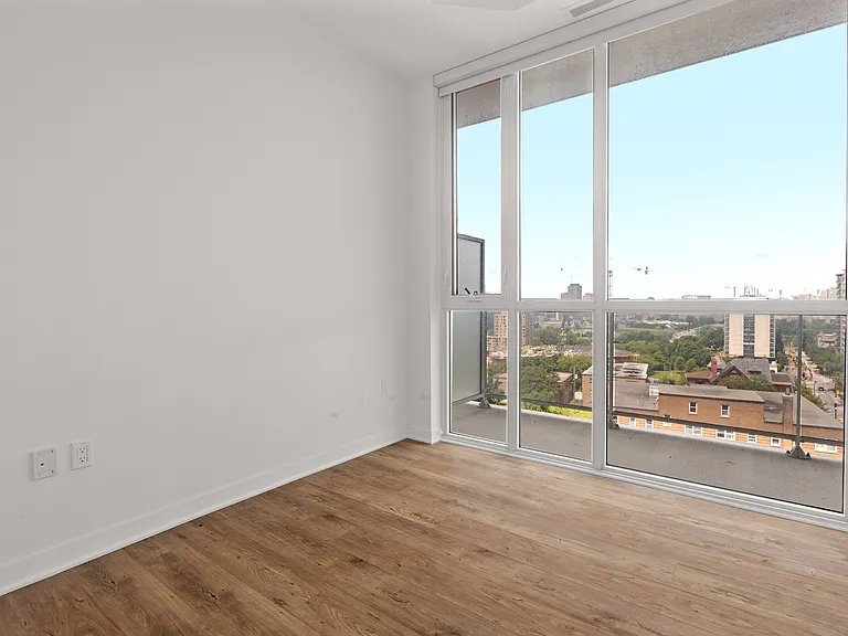 192 Bronson Ave — Photo 6