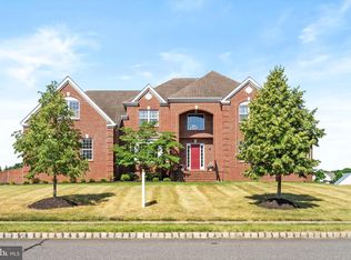 17 Belmont Cir, Columbus, NJ 08022