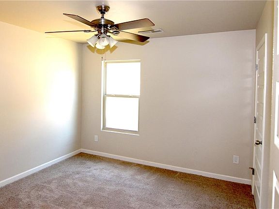 5th image of 18 Cedarwood Ct