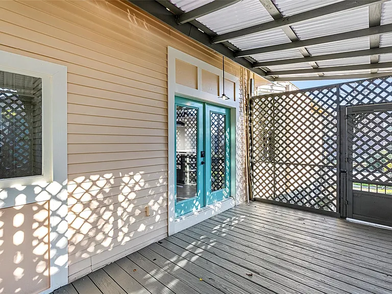 3902 Bernardo De Galvez #B — Photo 13