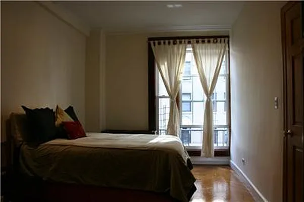 Sold by Metropolitan Res. Partners | media 5