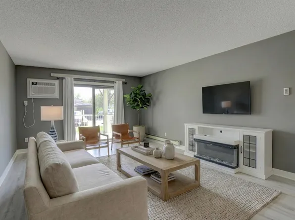 570 Whispering Ln APT 102, Hastings, MN 55033