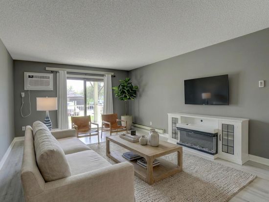 570 Whispering Ln APT 102, Hastings, MN 55033