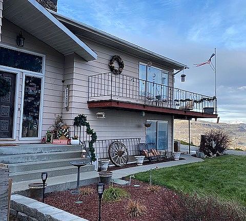 3rd image of 57918 NE Grand Coulee Hill Rd
