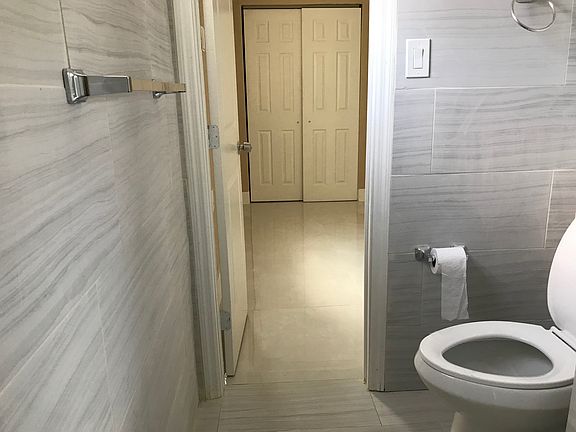 3rd image of 4550 SW 67th Ave