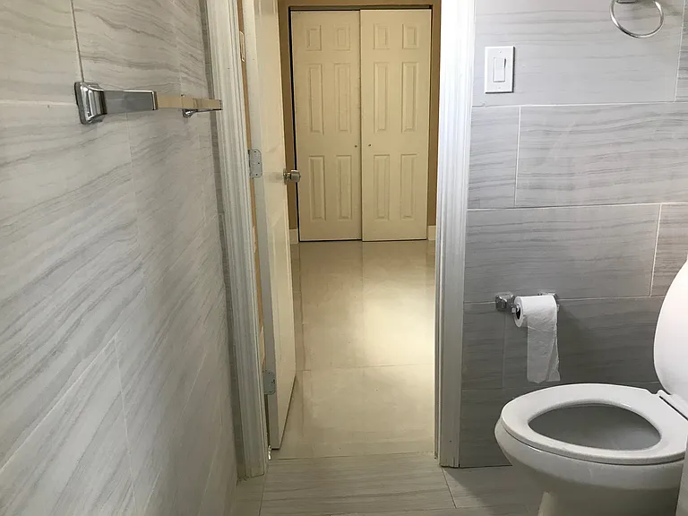 4550 SW 67th Ave — Photo 3