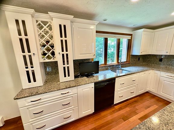 5th image of 5 Oakwood Dr
