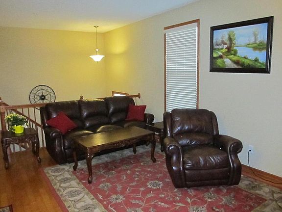 5th image of 10012 Gentian Dr