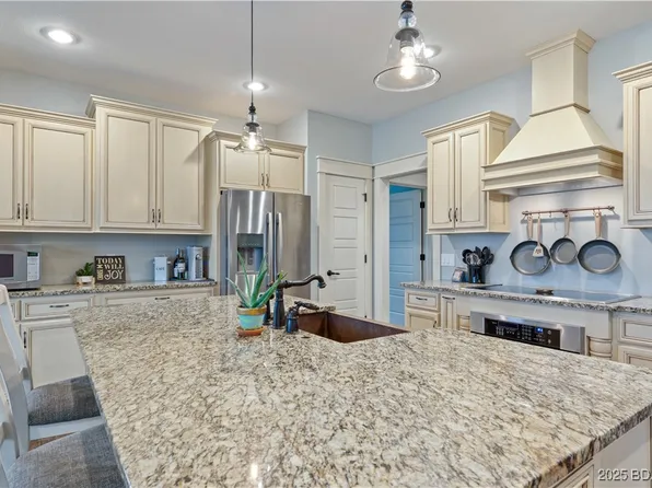 135 Windjammer Estates Dr, Lake Ozark, MO 65049