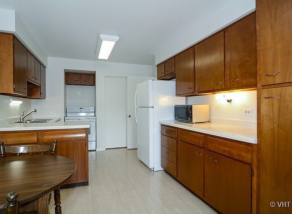 3rd image of 101 N Peartree Ln APT 103