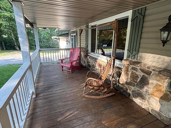 5th image of 975 Lawson Rd