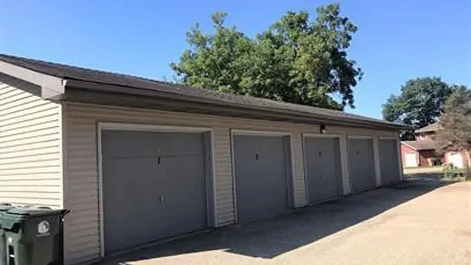 6749 Hammersley 5plex — Photo 4