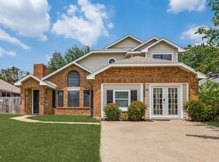 2844 Linden Ln, Grand Prairie, TX 75052