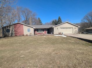 46182 Red Oak Dr, Nicollet, MN 56074