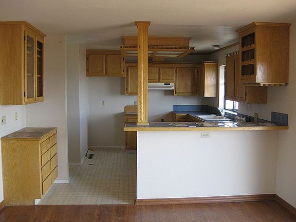 Into kichen (new lino!)