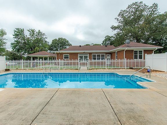 3rd image of 108 Melville Pl