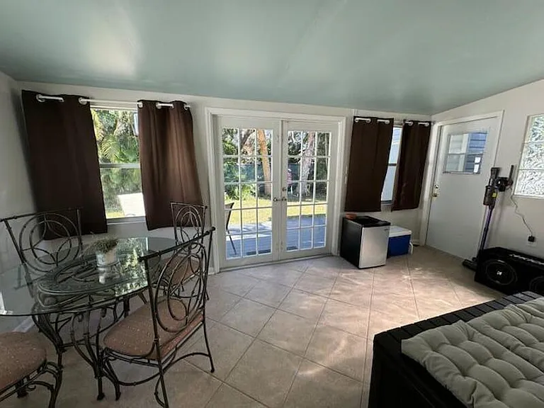 601 N Pennock Ln #0 — Photo 6